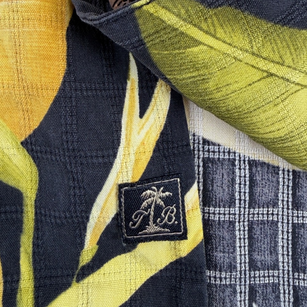 Tommy Bahama Mens XXL Silk Tropical Bird of Paradise Camp Shirt Black Yellow - Picture 5 of 6